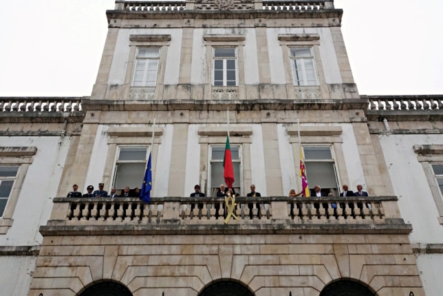 Cm De Coimbra Assinalou O De Outubro De Homenagens A