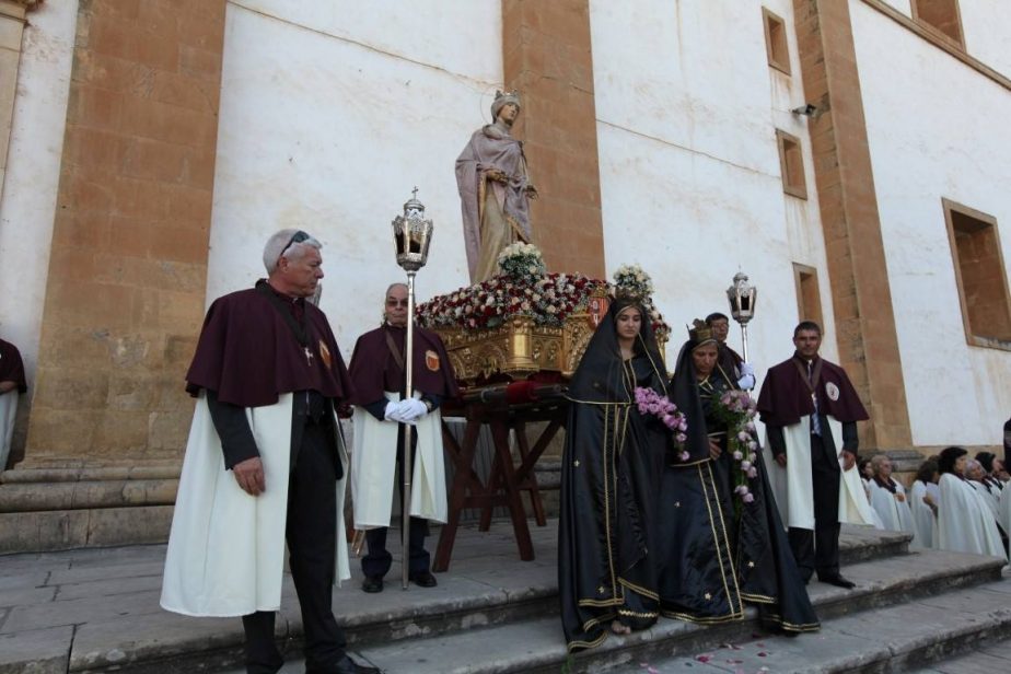 Coimbra presta devoção à Rainha Santa Isabel