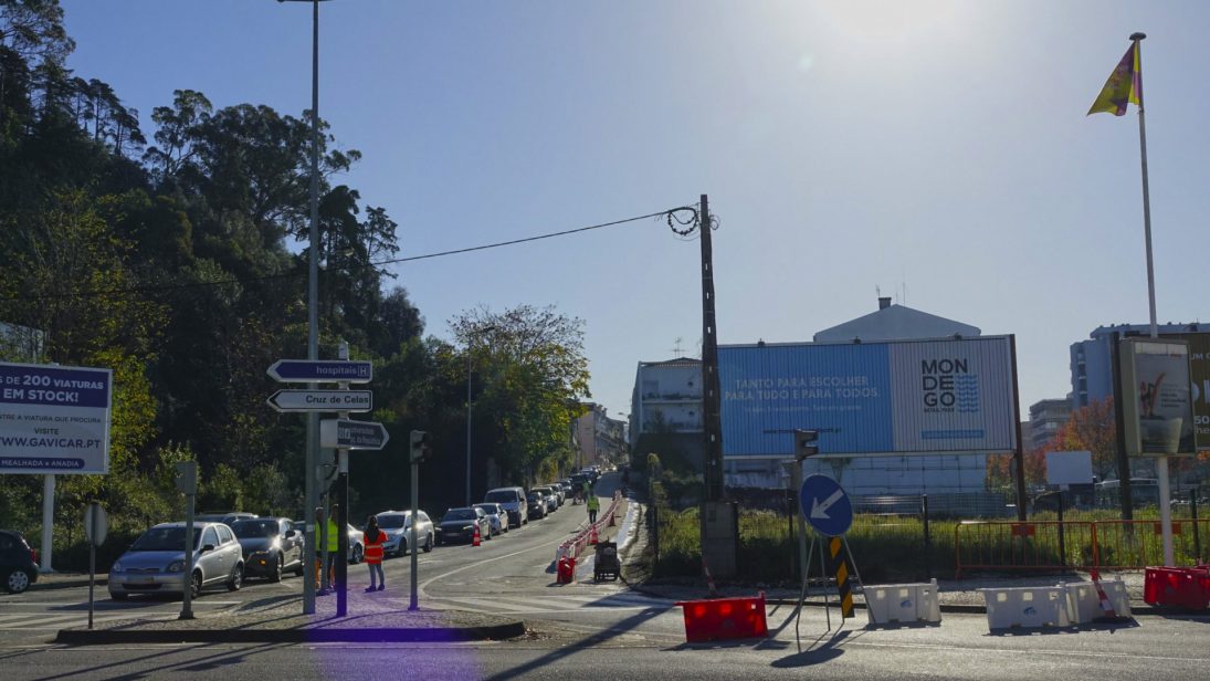 Rua Figueira da Foz com trânsito cortado no período noturno para