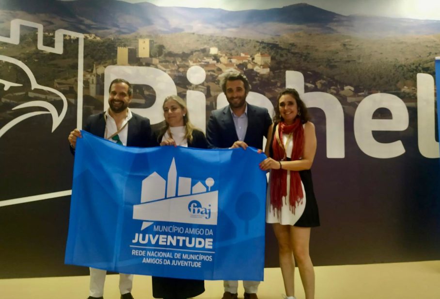 Coimbra recebe bandeira e selo de “Município Amigo da Juventude”