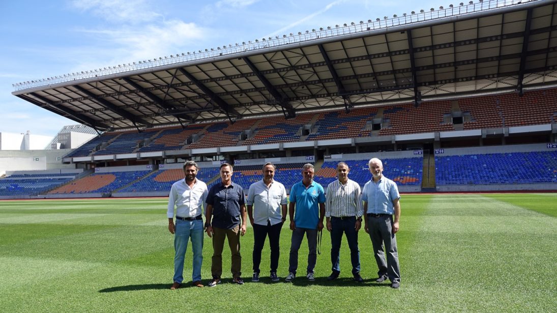 Relvado do Estádio Cidade de Coimbra está preparado para derby da cidade