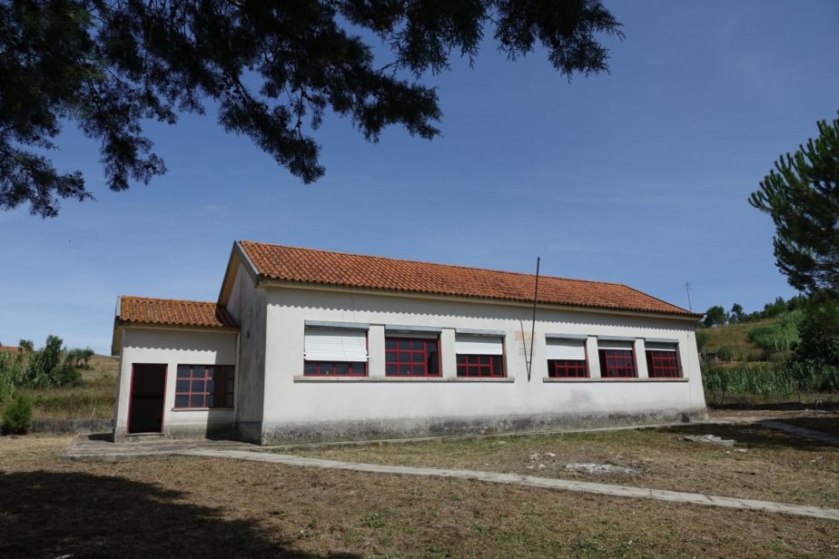 Município cede antiga escola de Vila Pouca de Cernache à AnaJovem para centro de acolhimento