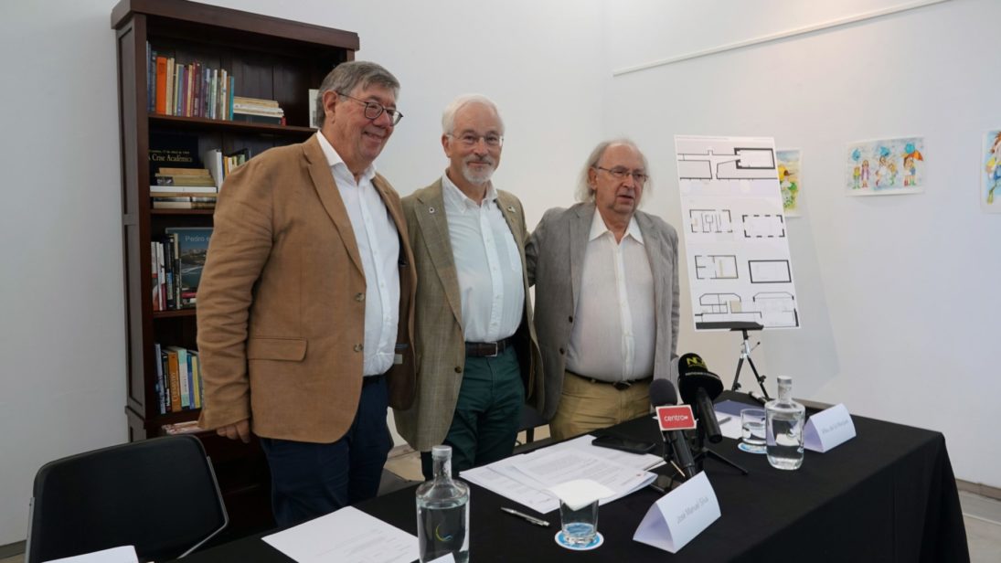 Doação da biblioteca de Carlos Fiolhais ao Município de Coimbra foi hoje formalizada