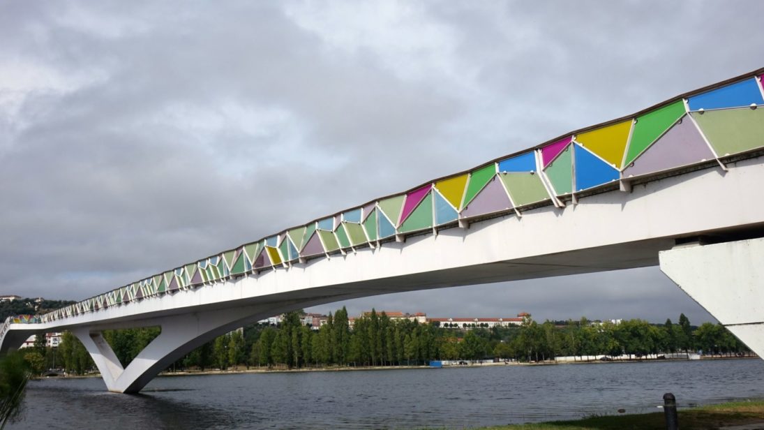 CM de Coimbra investiu mais de 57 mil euros na substituição de 120 vidros danificados da Ponte Pedro e Inês