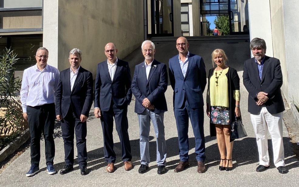 Executivo municipal em visita à Escola Universitária Vasco da Gama