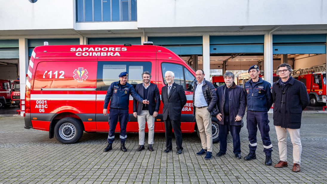 CM de Coimbra adquire nova ambulância para os Bombeiros Sapadores