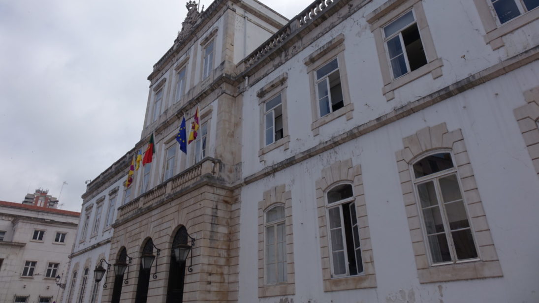 Regime especial na progressão na carreira aumenta despesa da CM de Coimbra em 605 mil euros